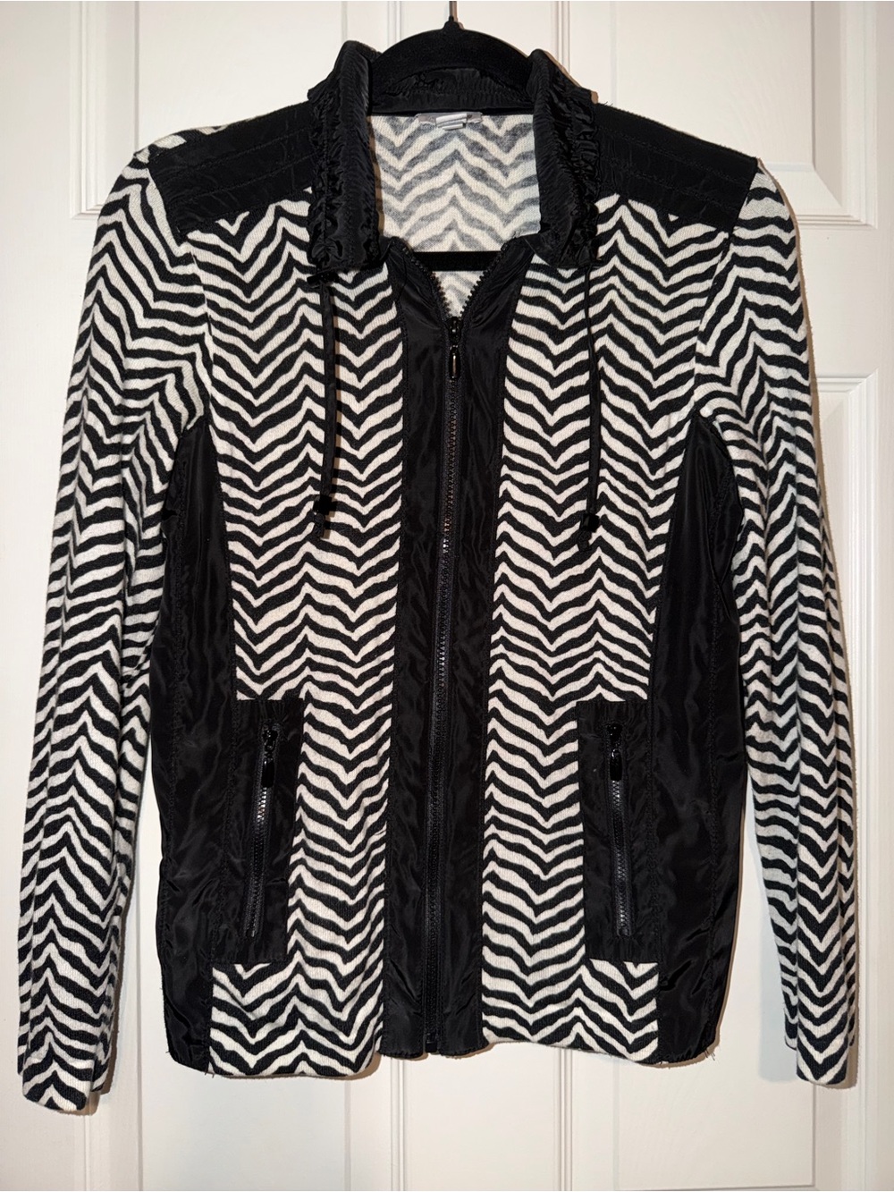 Chicos Zenergy Geometric Print Zip Front Jacket Black Contrast Panels Size S